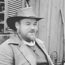 Knochenbrecher Marco Tjaden aus Ostfriesland in der Nähe von Dornum 